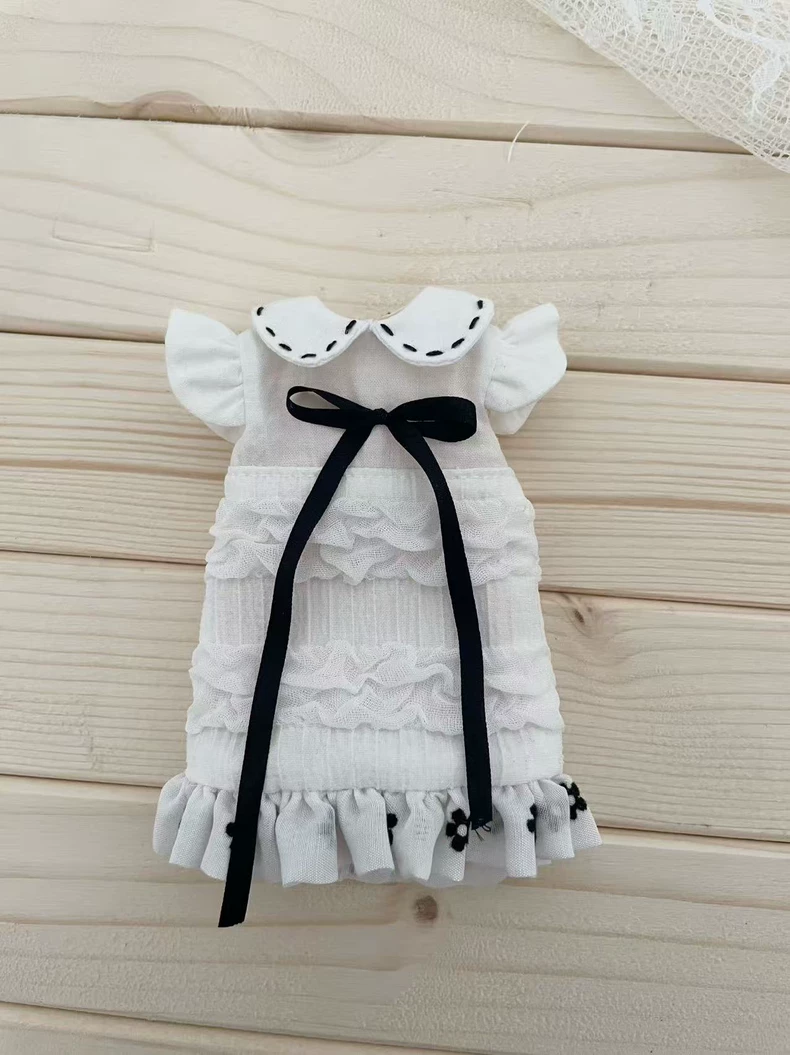 Elegant Blythe Doll Dress: White & Black Accent Outfit for Collectors - Image 9