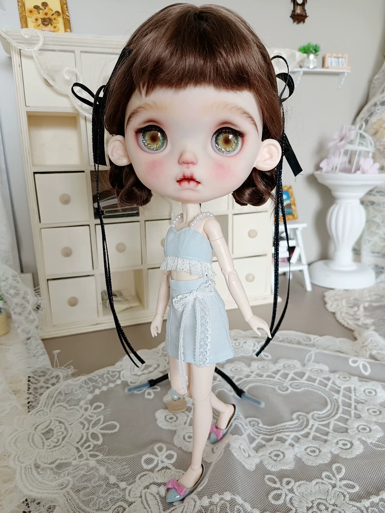 Elegant Pastel Blue BLYTHE Doll Outfit: Lace Top & Denim Skirt for OB22 Dolls - Image 3