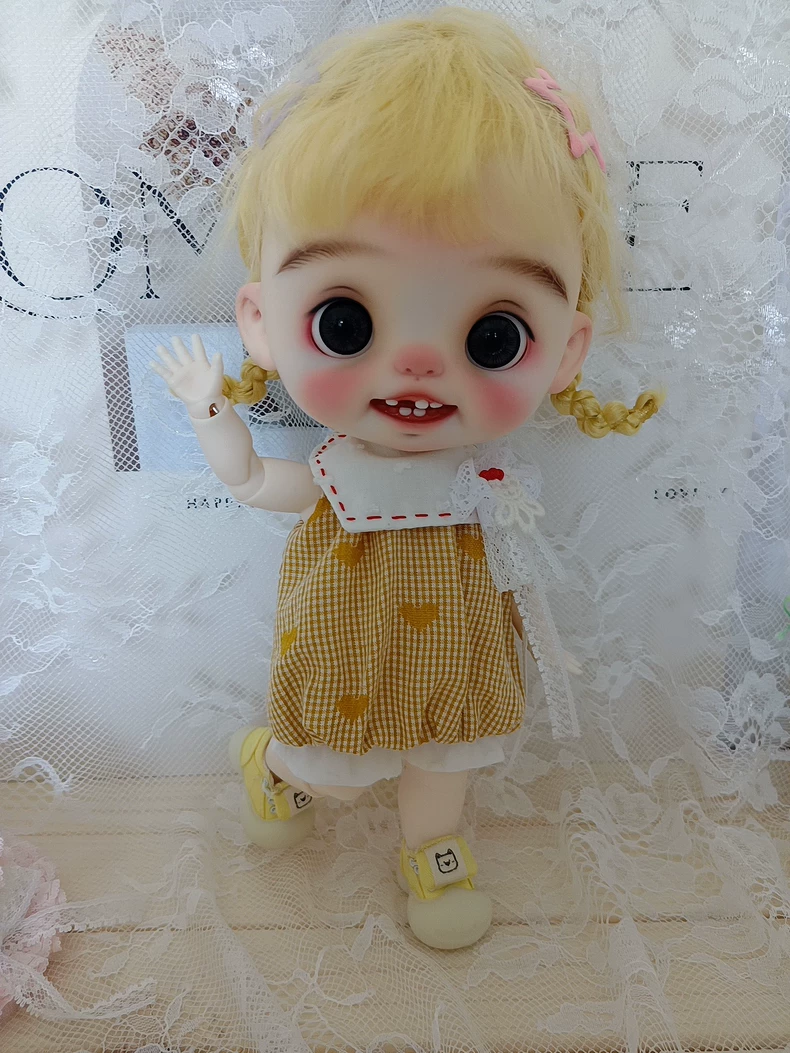 Charming BLYTHE Doll Outfit: White Lace Top & Yellow Gingham Skirt for Collectors - Image 1