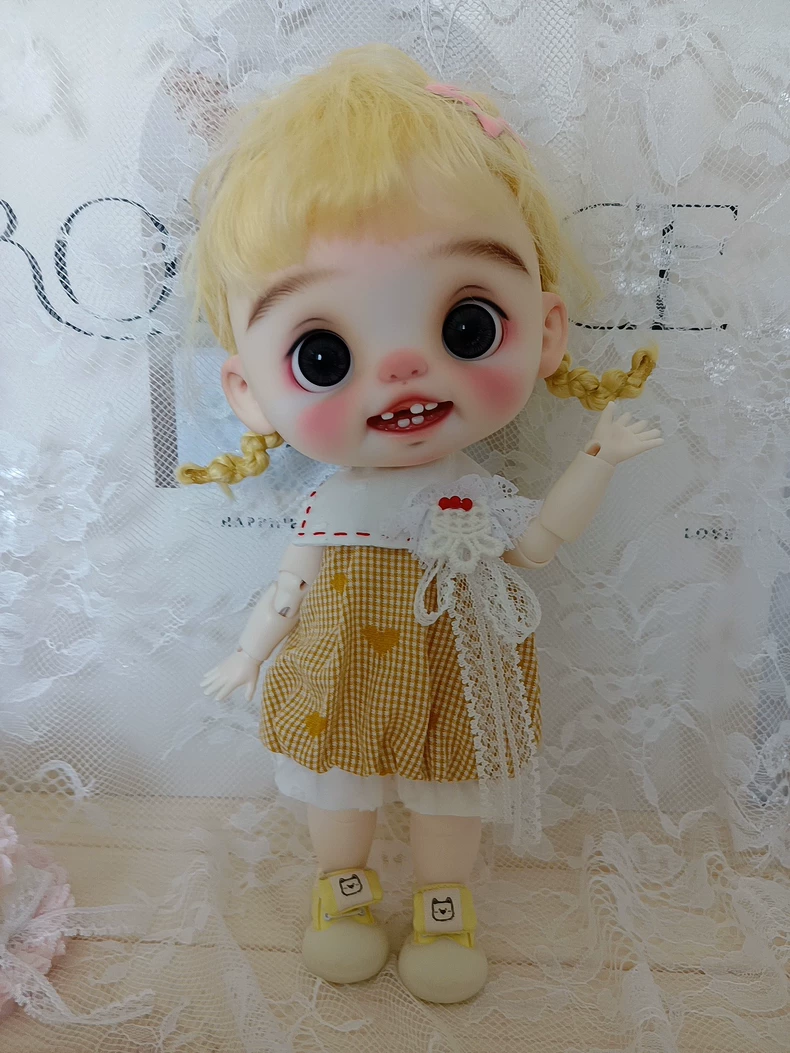 Charming BLYTHE Doll Outfit: White Lace Top & Yellow Gingham Skirt for Collectors - Image 2