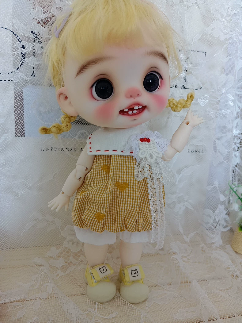 Charming BLYTHE Doll Outfit: White Lace Top & Yellow Gingham Skirt for Collectors - Image 3