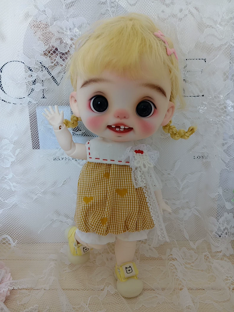 Charming BLYTHE Doll Outfit: White Lace Top & Yellow Gingham Skirt for Collectors - Image 4
