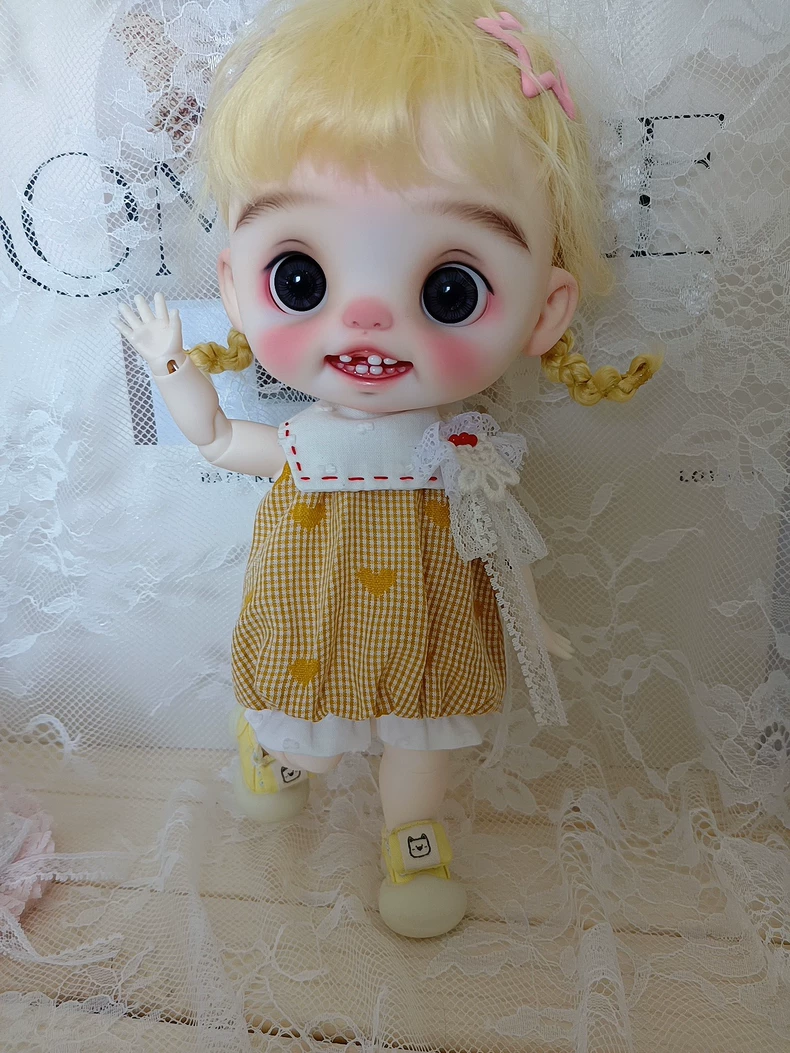 Charming BLYTHE Doll Outfit: White Lace Top & Yellow Gingham Skirt for Collectors - Image 5