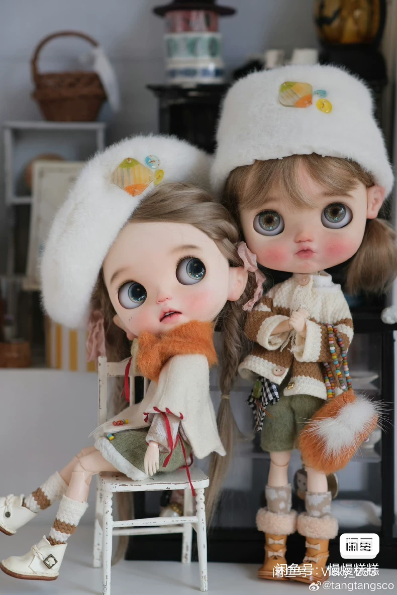 Charming Blythe Doll Outfit - Cozy Plush Set with Vibrant Patterns & Adjustable Details for Collectors - Image 1