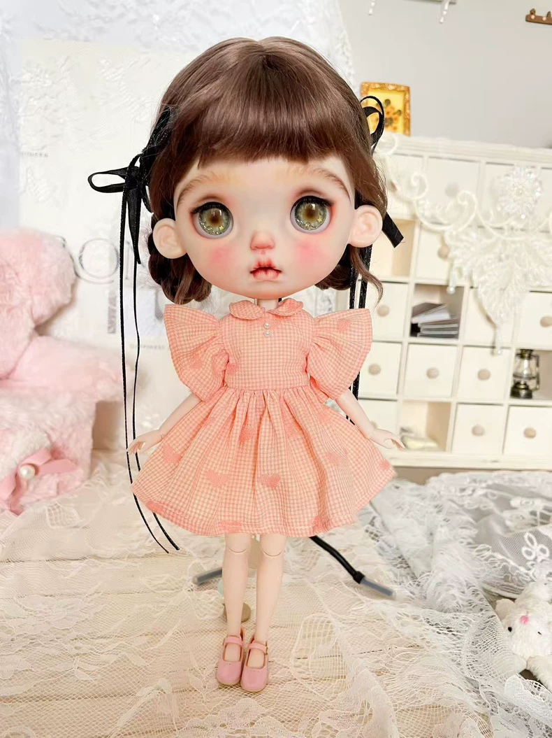 Charming Checkered Blythe Doll Dress for OB22 & OB24 - Premium Cotton Outfit with Matching Shoes - Image 3