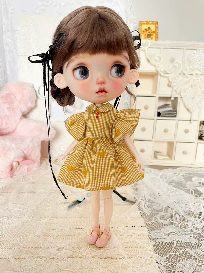 Vintage Charm BLYTHE Doll Dress: Elegant Yellow Heart-Patterned Cotton Outfit for Collectors - Image 3