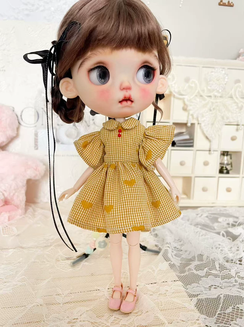 Vintage Charm BLYTHE Doll Dress: Elegant Yellow Heart-Patterned Cotton Outfit for Collectors - Image 4