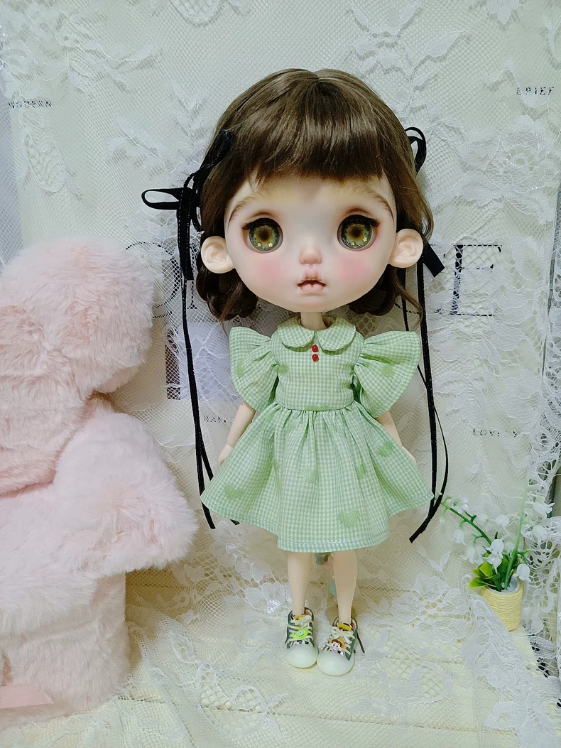 Charming Green Checkered Blythe Doll Dress for OB22 & OB24 – Playful & Durable Outfit with Accessories - Image 2