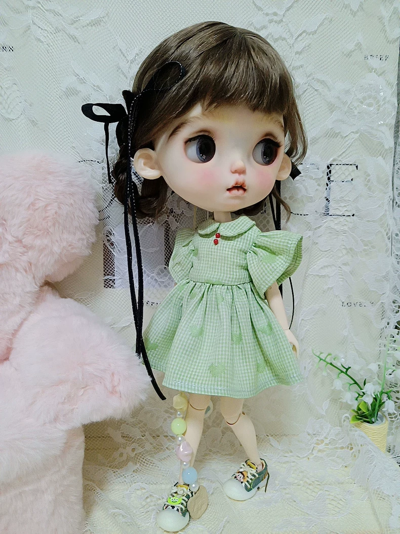 Charming Green Checkered Blythe Doll Dress for OB22 & OB24 – Playful & Durable Outfit with Accessories - Image 3