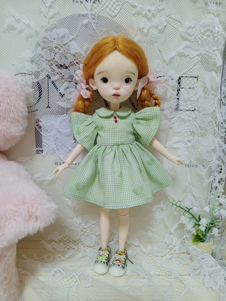 Charming Green Checkered Blythe Doll Dress for OB22 & OB24 – Playful & Durable Outfit with Accessories - Image 6