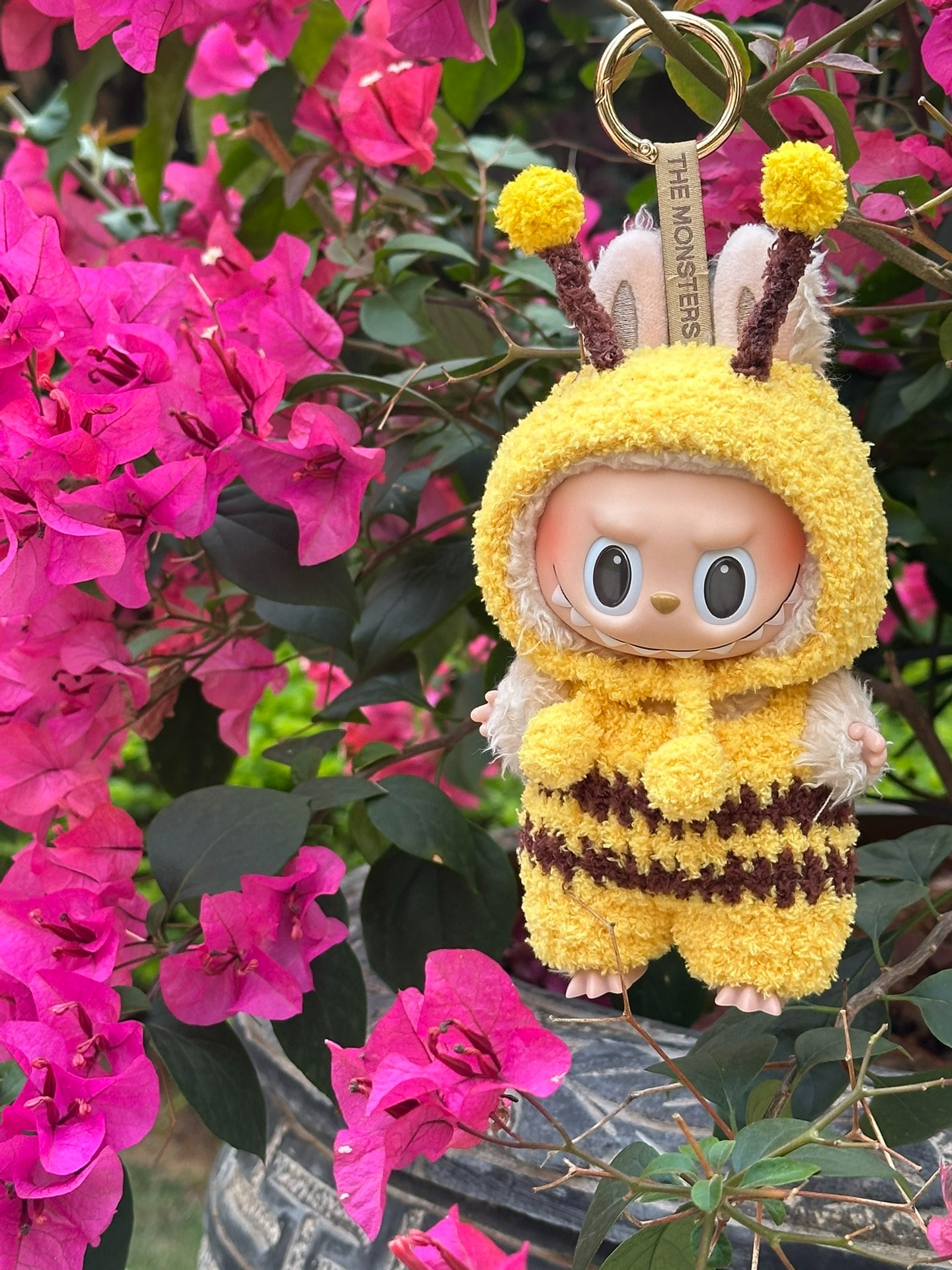 Adorable Bee-Themed LABUBU Doll Outfit – Cozy Hat & Snug Bodysuit for Collectors - Image 1
