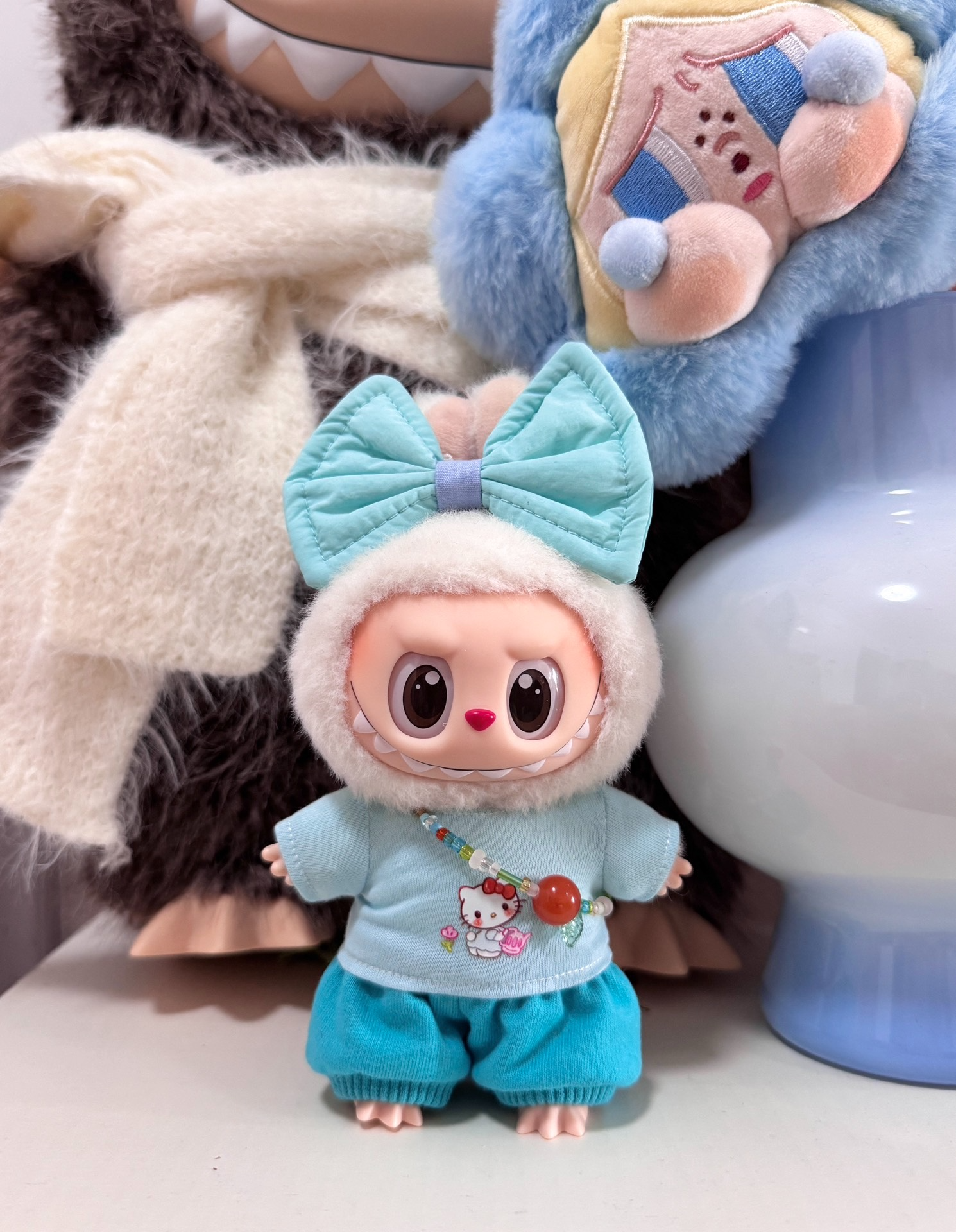 Charming Labubu Doll Outfit: Stylish Blue Top & Pants Set with Decorative Bow for Collectors - Image 1