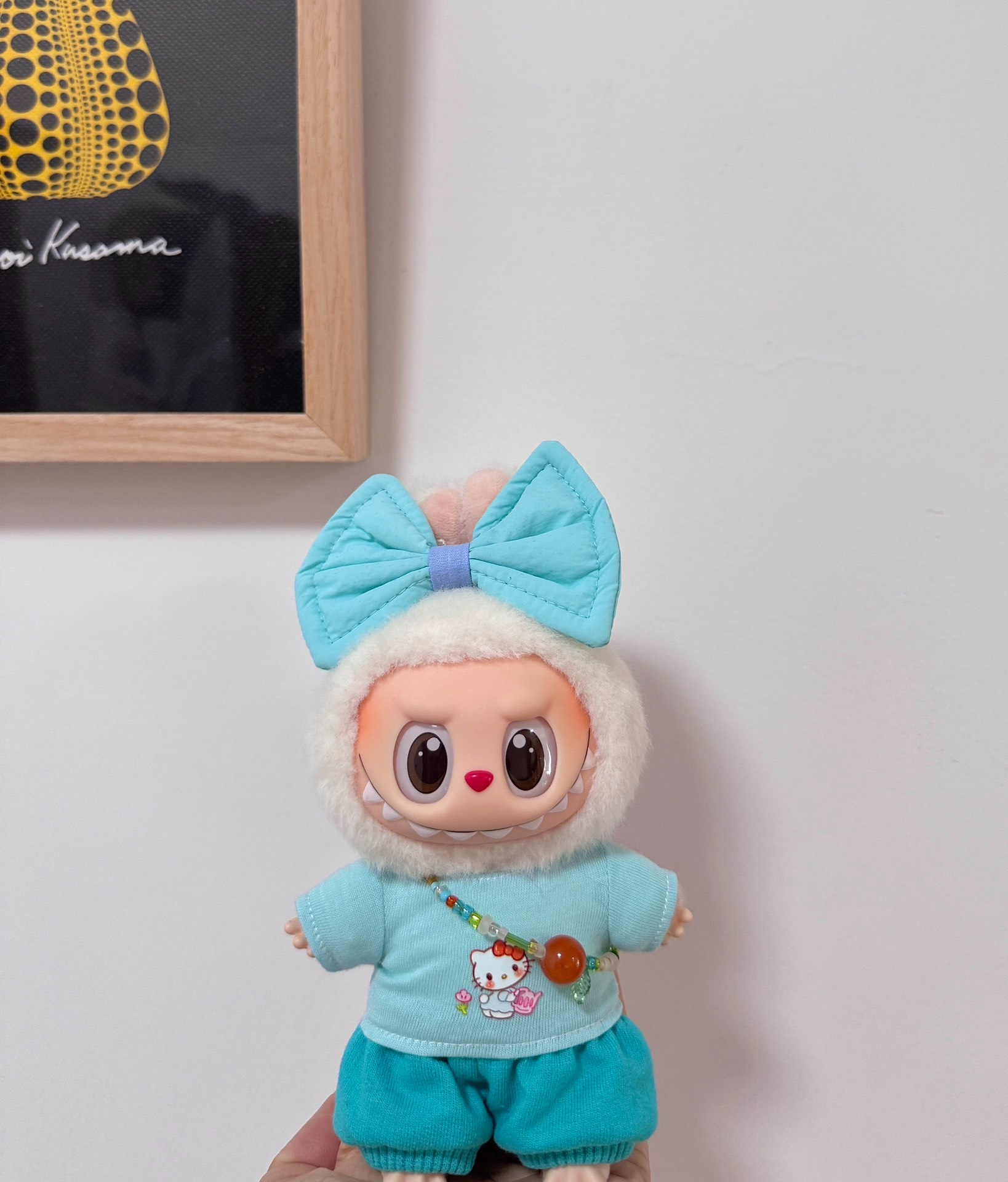 Charming Labubu Doll Outfit: Stylish Blue Top & Pants Set with Decorative Bow for Collectors - Image 2