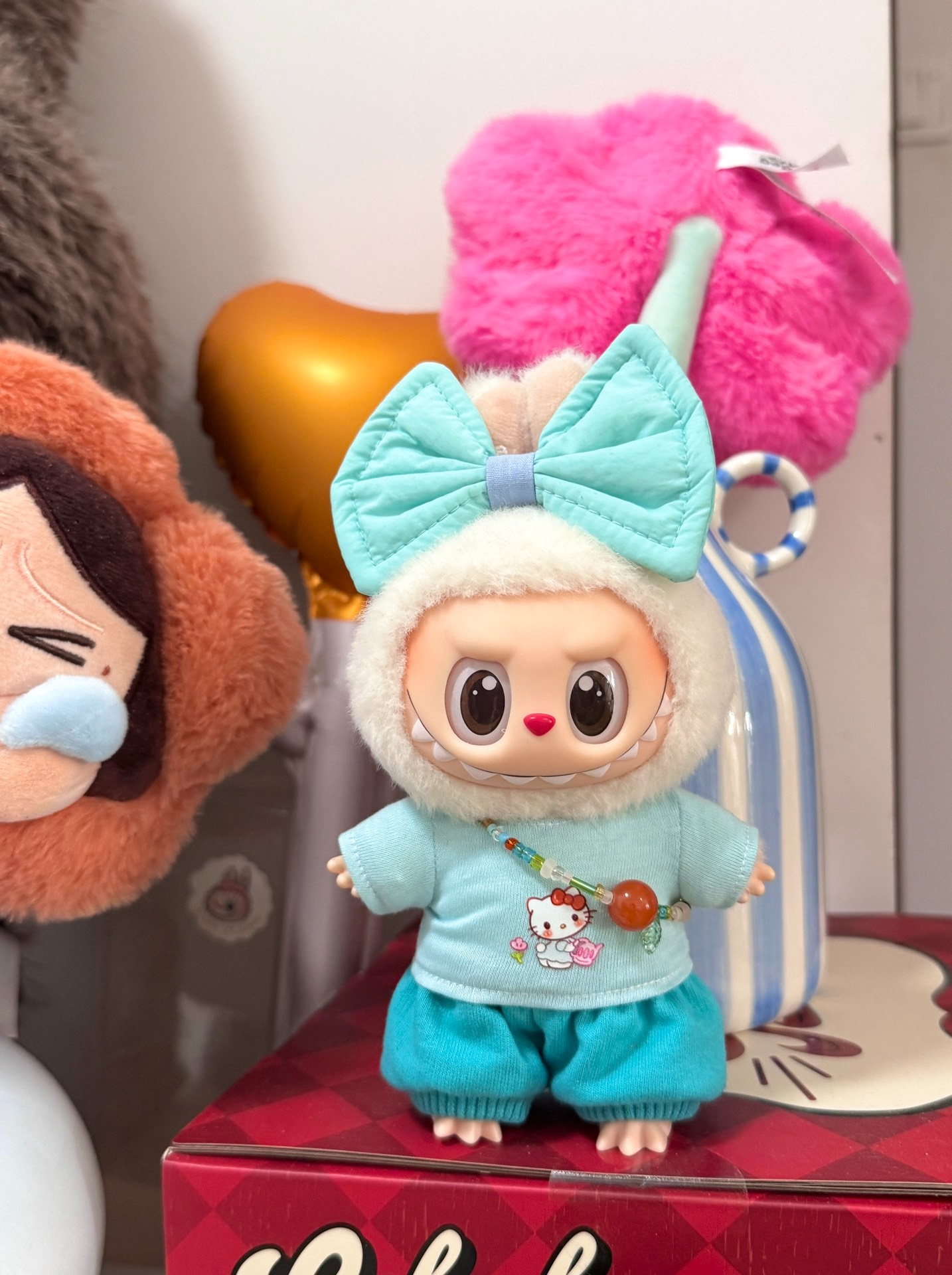 Charming Labubu Doll Outfit: Stylish Blue Top & Pants Set with Decorative Bow for Collectors - Image 3