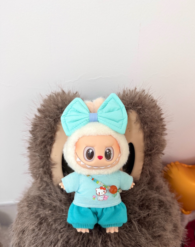 Charming Labubu Doll Outfit: Stylish Blue Top & Pants Set with Decorative Bow for Collectors - Image 4