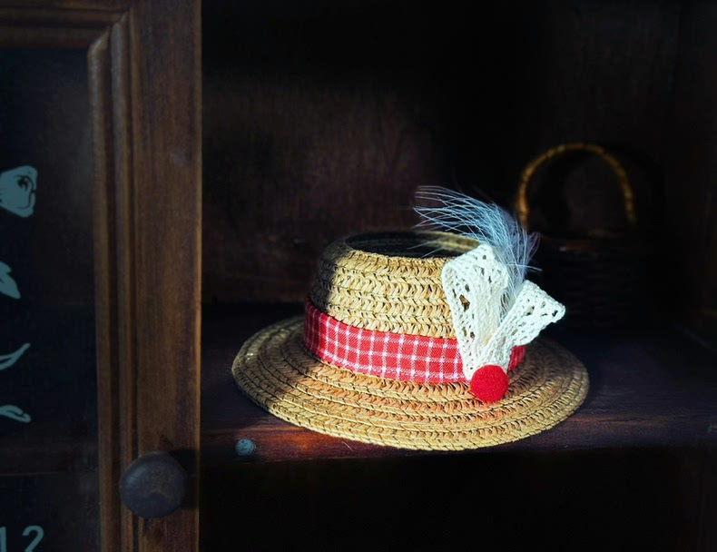 Whimsical Labubu Doll Summer Outfit: Straw Hat, Floral Dress & Eye Bag for Playful Adventures - Image 5