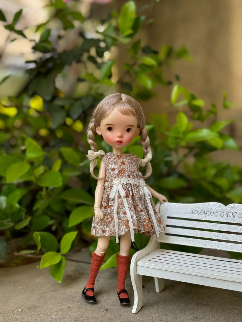 Charming French Floral Blythe Doll Dress Set with Lace Headpiece – Vintage Elegance & Whimsy - Image 3