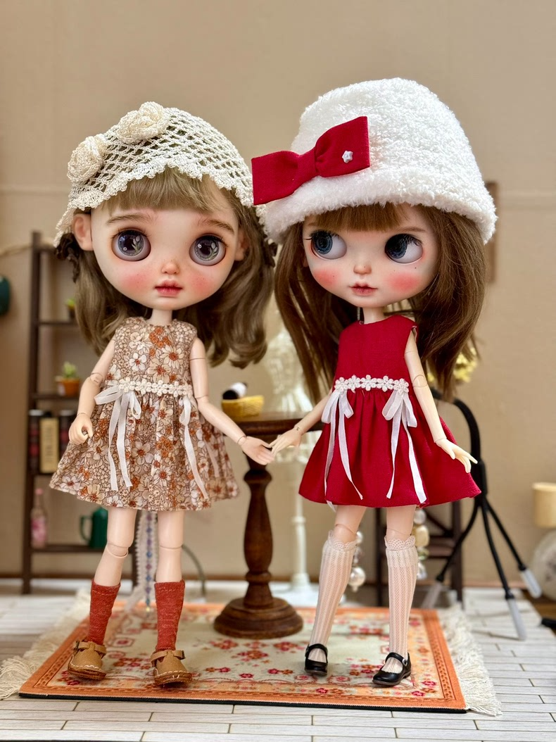 Charming French Floral Blythe Doll Dress Set with Lace Headpiece – Vintage Elegance & Whimsy - Image 4