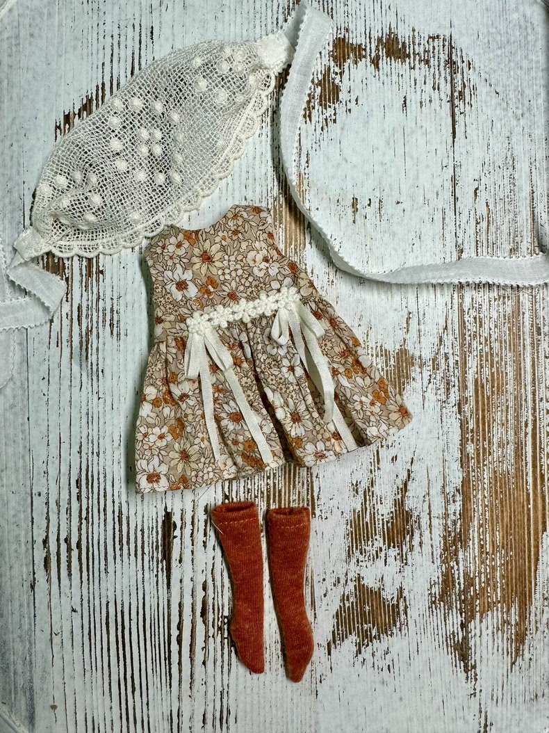 Charming French Floral Blythe Doll Dress Set with Lace Headpiece – Vintage Elegance & Whimsy - Image 6