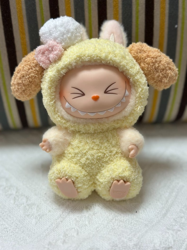Charming Labubu Bunny Outfit – Cozy Pastel Yellow & Pink Collectible Doll by POPMART Sit Party Series - Image 3