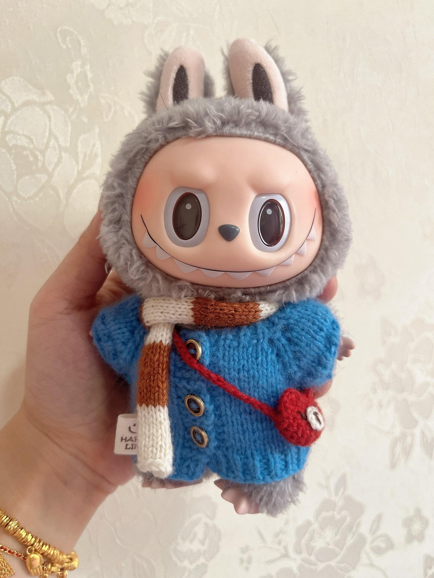 Handmade Knit Labubu Doll Outfit: Cozy Blue Sweater, Scarf & Headband – Perfect for Collectors & Playful Fashion - Image 4