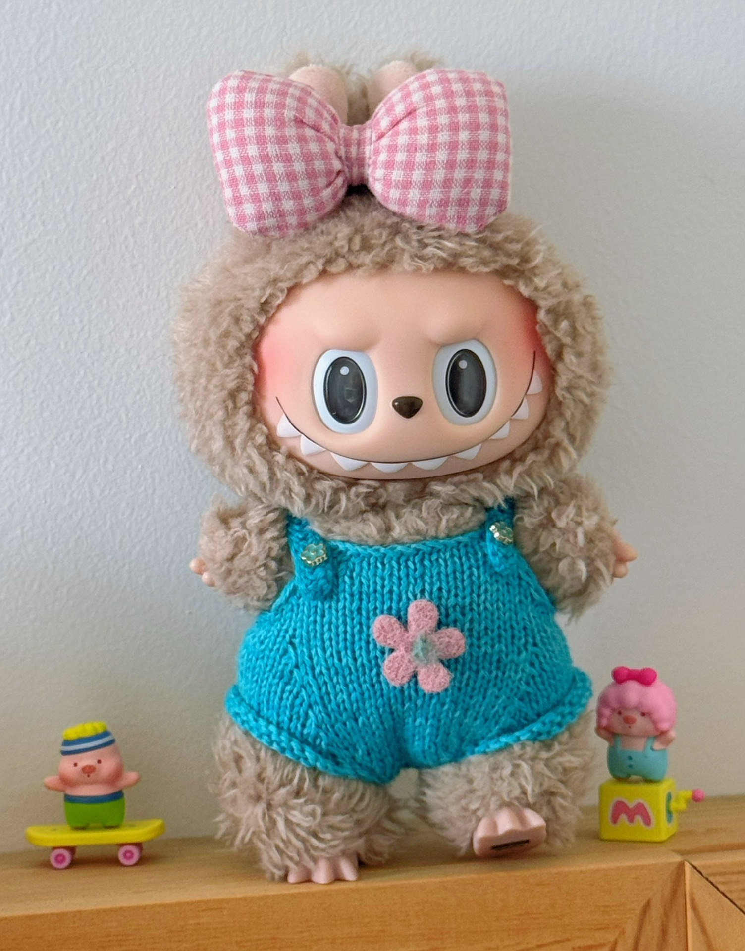 Handmade Knit Labubu Doll Outfit – Cozy Floral Dress with Adorable Bows, Artisan Crafted - Image 1