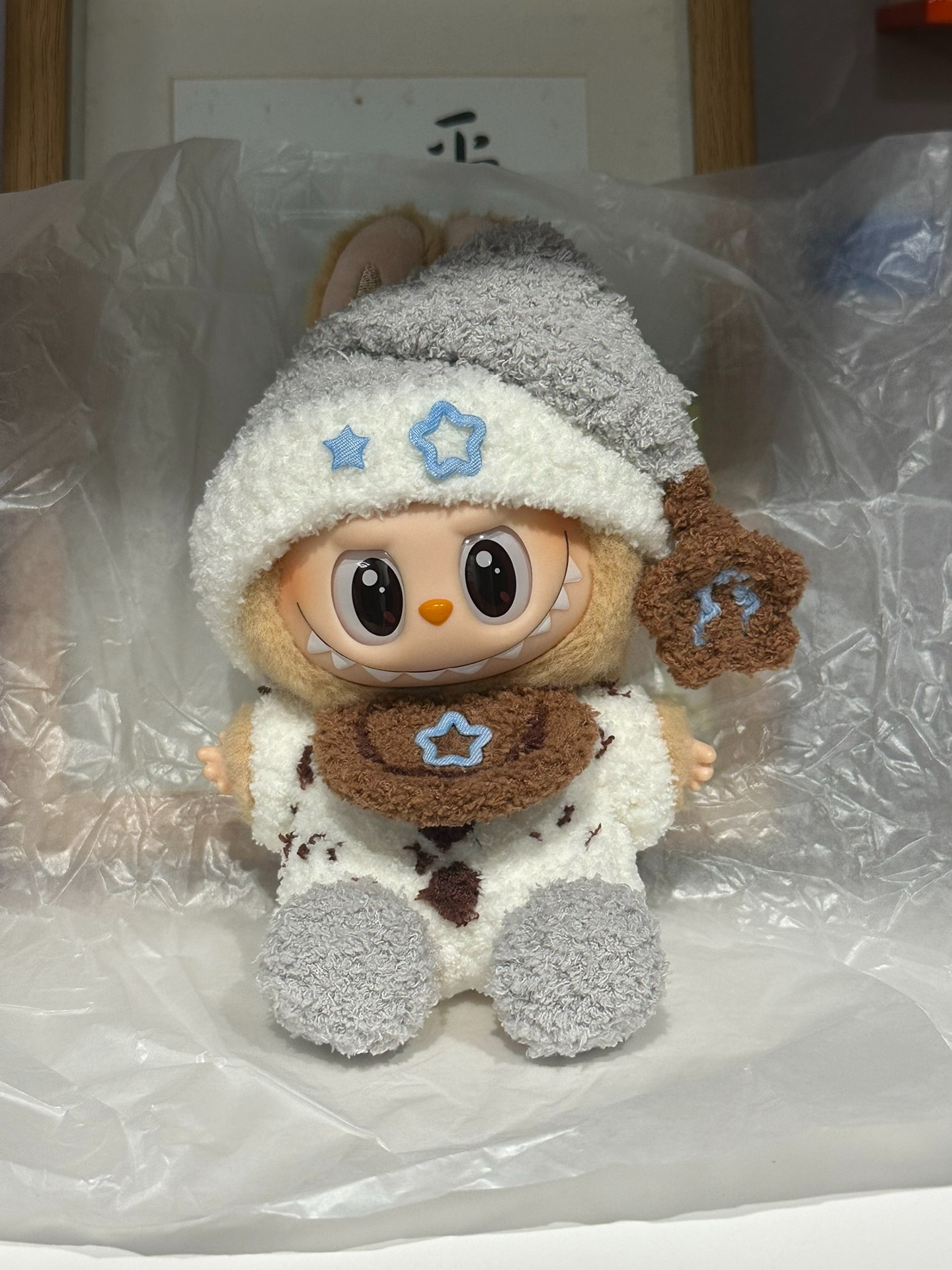 Charming LABUBU Doll Outfit: Cozy Headpiece, Adorable Clothes & Snug Shoes – Perfect for Collectors! - Image 1