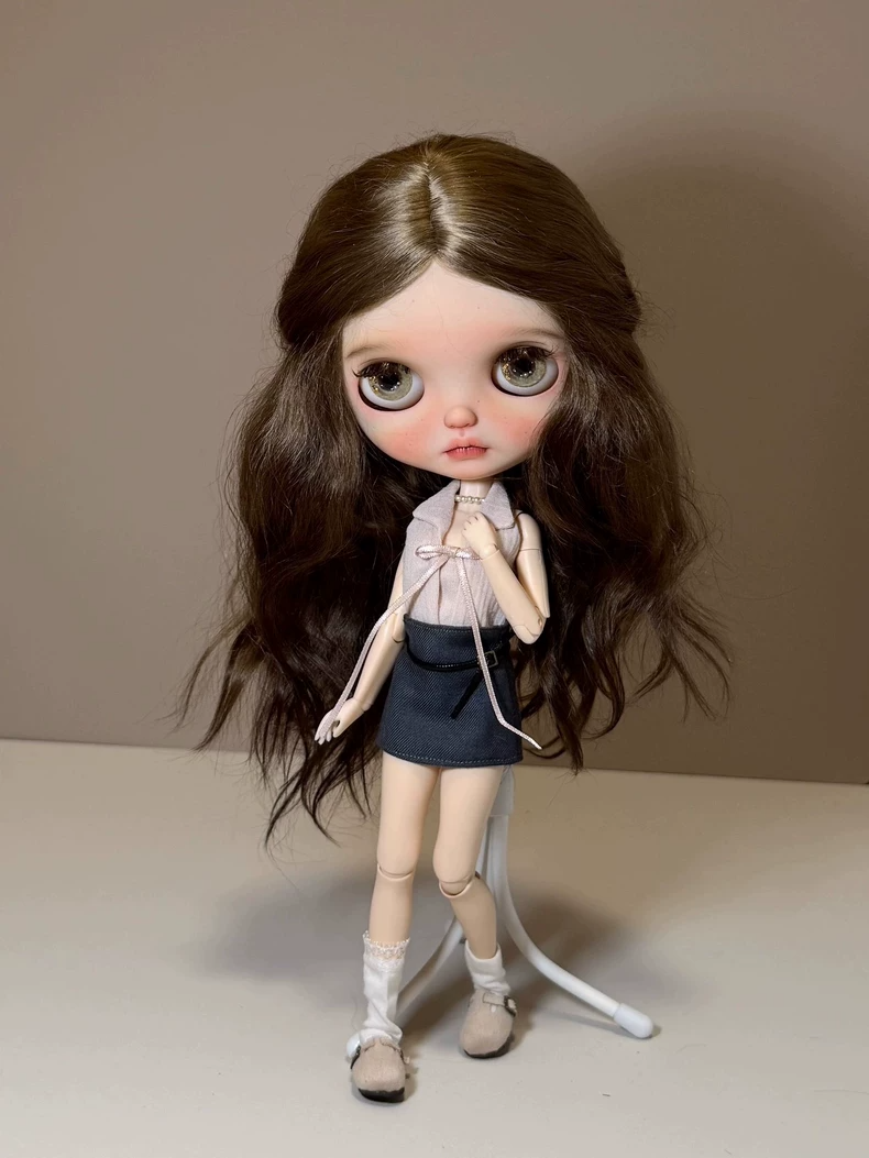 Handmade Blythe Secretary Outfit: Backless Top & Denim Skirt Set for OB22 OB24 Dolls - Image 1