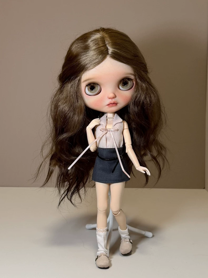 Handmade Blythe Secretary Outfit: Backless Top & Denim Skirt Set for OB22 OB24 Dolls - Image 2