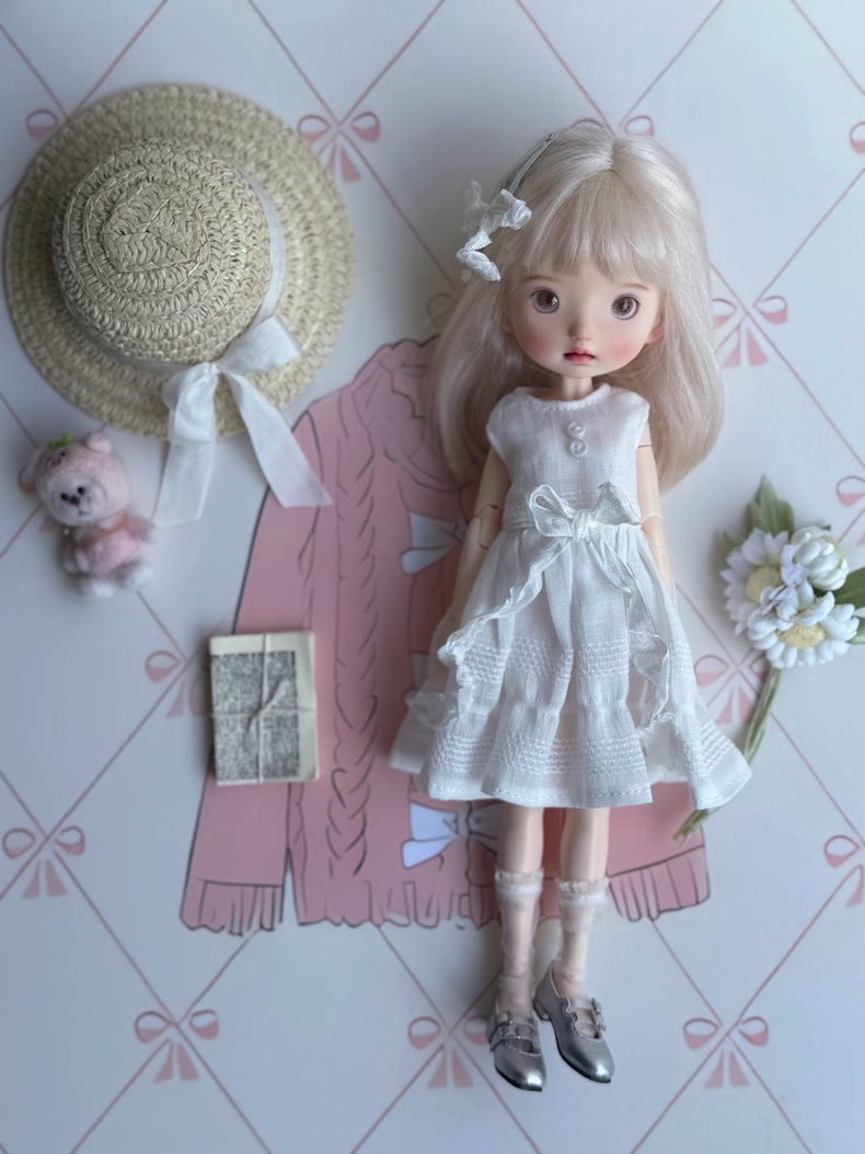 Charming Blythe Doll Outfit: Elegant White Dress & Straw Hat for OB22/OB24 Dolls - Image 5
