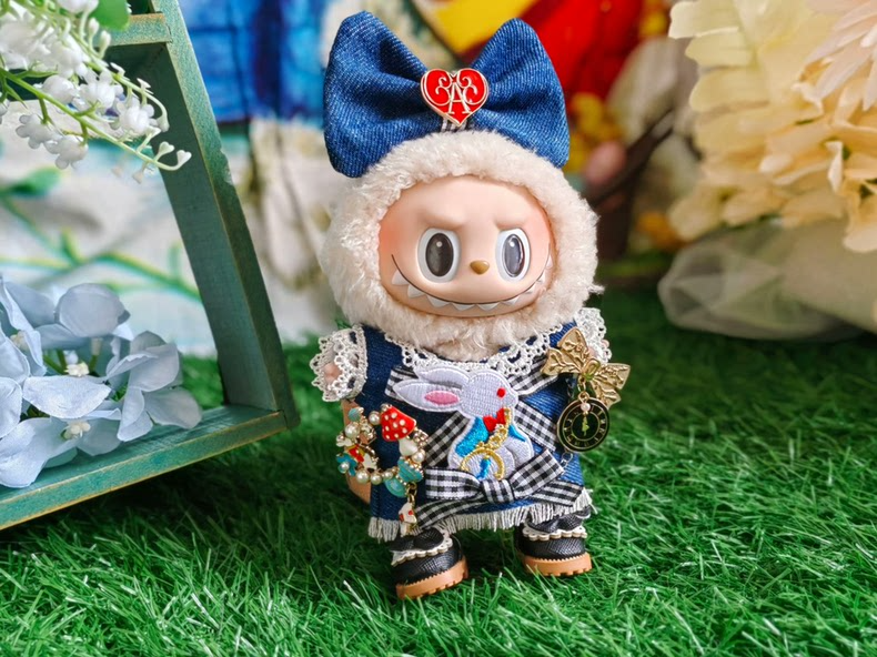 Whimsical Alice in Wonderland LABUBU Doll Outfit – Denim, Lace & Plush Magic for 17cm Dolls - Image 3