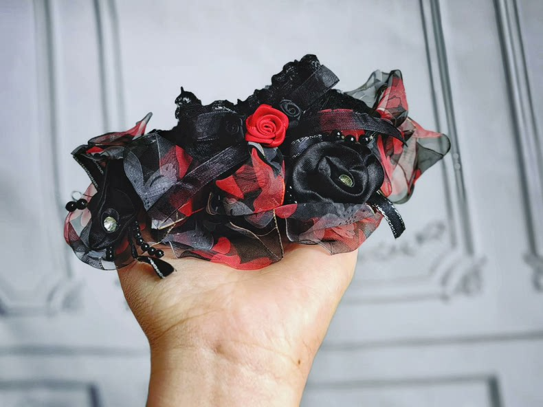 Gothic Elegance: Red & Black Rose Labubu Blind Box Ensemble with Lace & Pearls - Image 5