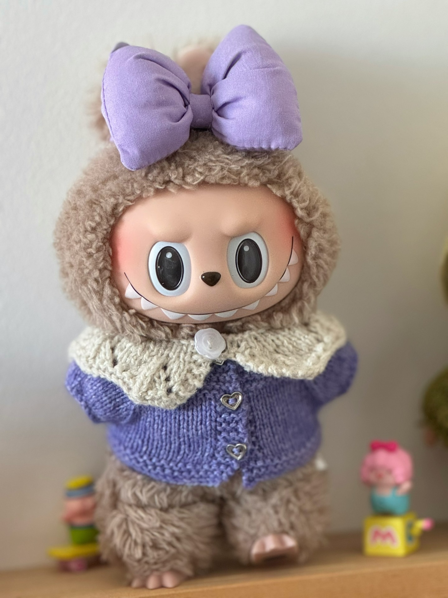 Charming LABUBU Knit Outfit: Handmade Cardigan, Scarf & Pants for 17cm Collectible Figures - Image 2