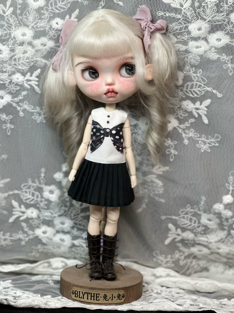 Elegant Blythe Doll Outfit: Polka Dot Bow Top & Pleated Skirt for ob24 & az Bodies - Image 1