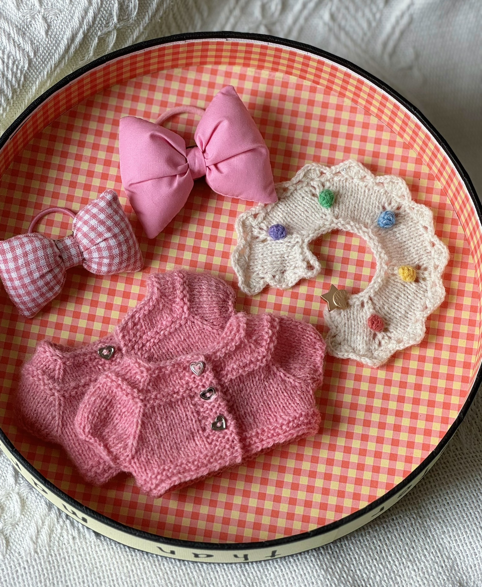 Handmade Labubu Doll Outfit – Cozy Pink Cardigan & Scarf Set with Adorable Accessories - Image 3