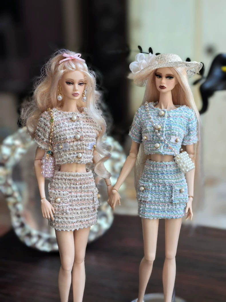 Elegant BJD 1/6 Doll Outfit Set: Chic Knit Ensemble w/ Hat, Bag & Accessories (Blue/Beige) - Image 1