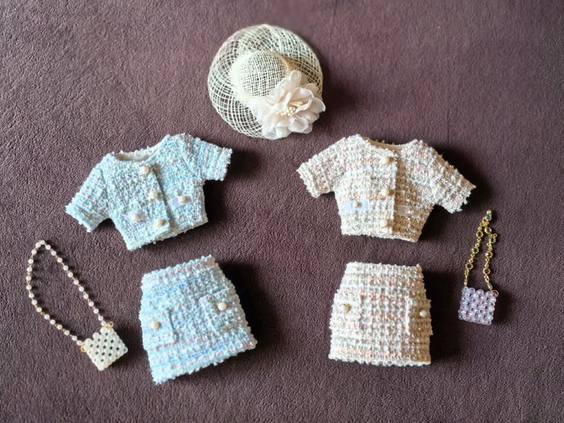 Elegant BJD 1/6 Doll Outfit Set: Chic Knit Ensemble w/ Hat, Bag & Accessories (Blue/Beige) - Image 3