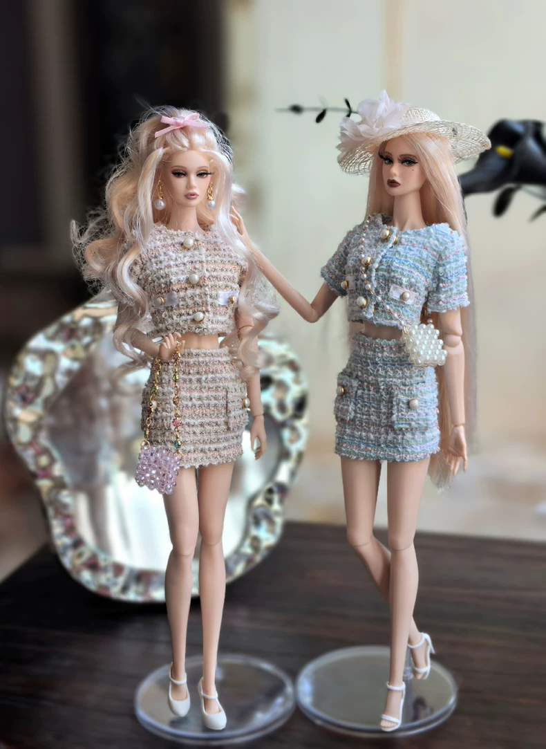 Elegant BJD 1/6 Doll Outfit Set: Chic Knit Ensemble w/ Hat, Bag & Accessories (Blue/Beige) - Image 5