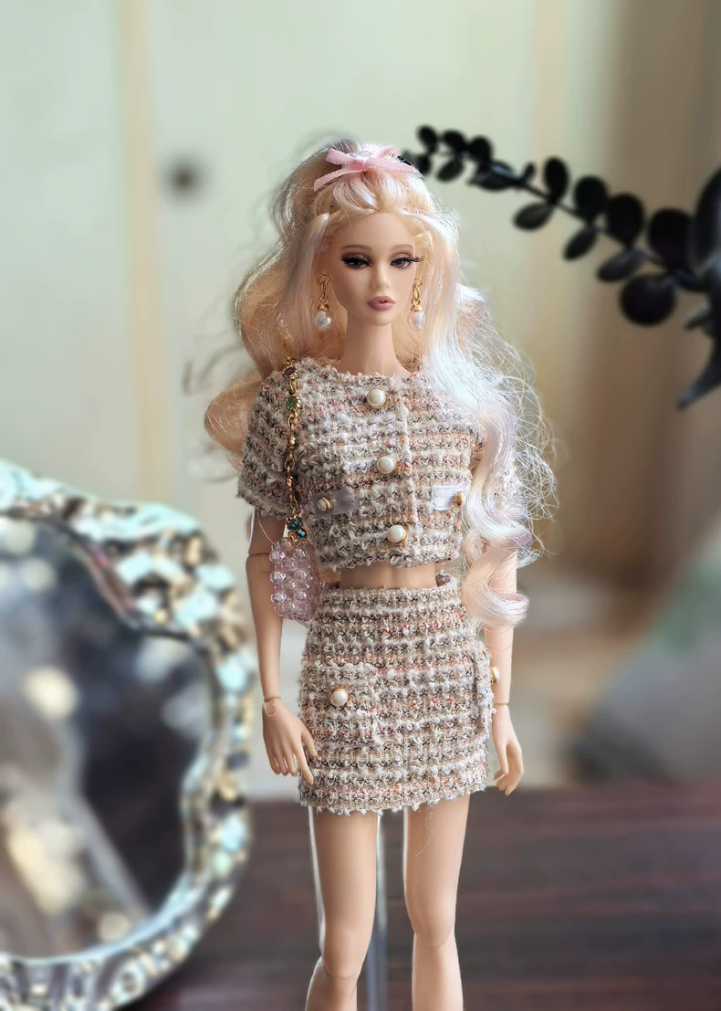 Elegant BJD 1/6 Doll Outfit Set: Chic Knit Ensemble w/ Hat, Bag & Accessories (Blue/Beige) - Image 6