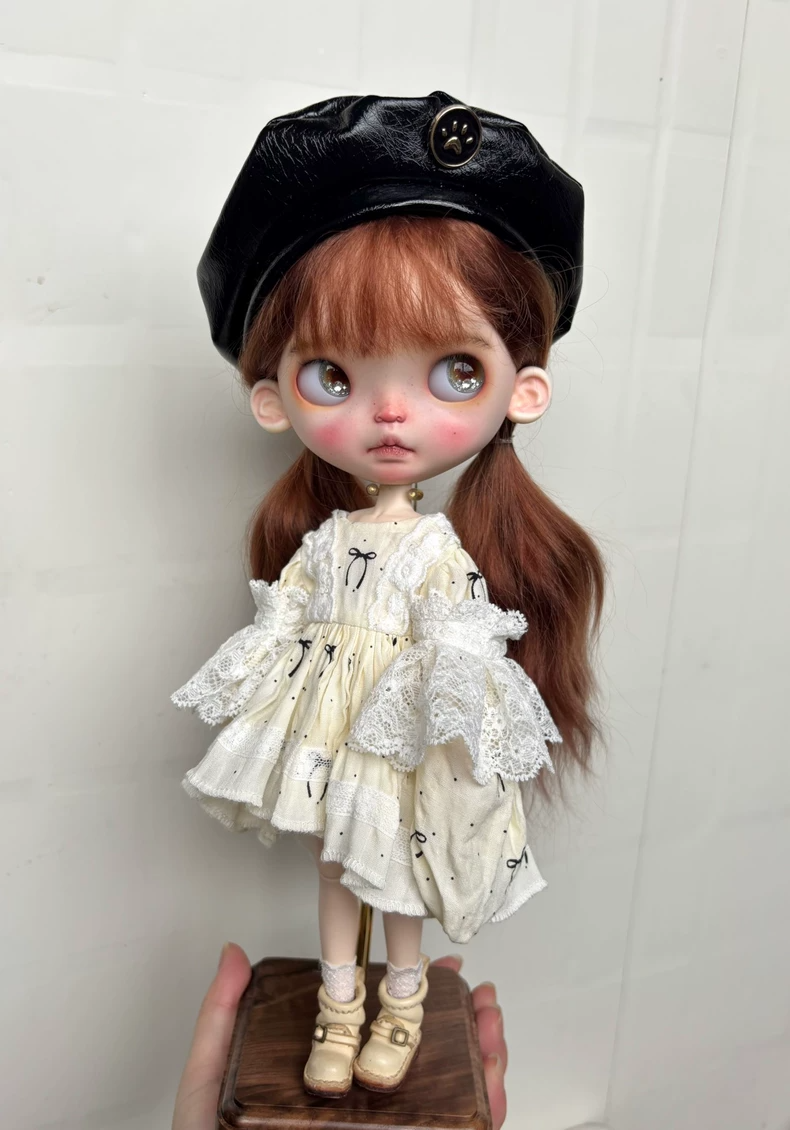 Handmade Blythe Doll Vintage Lace Dress & Beret Outfit - Collector Fashion - Image 2