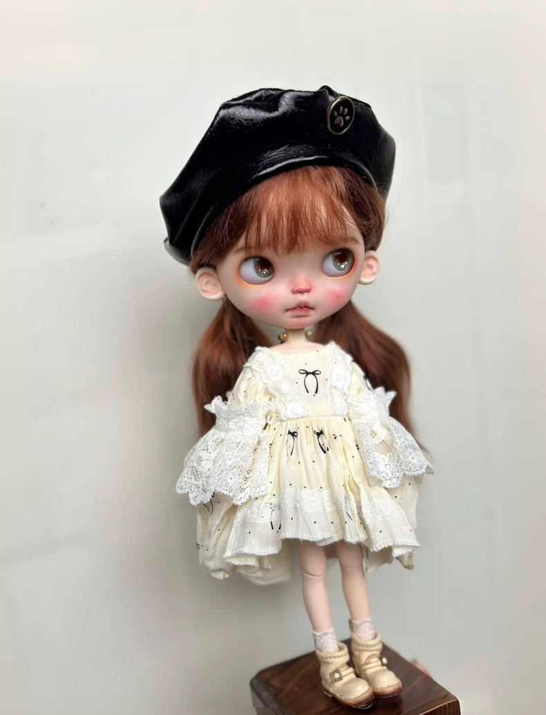 Handmade Blythe Doll Vintage Lace Dress & Beret Outfit - Collector Fashion - Image 4