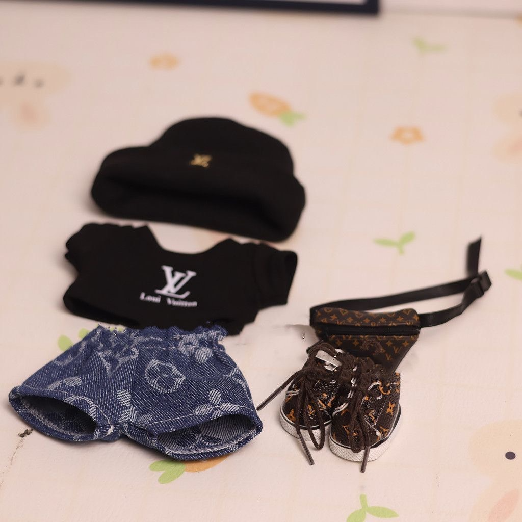 Luxury LV-Inspired Labubu Doll Outfit: Knit Hat, T-Shirt, Shorts & Sneakers – Premium 15/17cm Fashion Set - Image 4