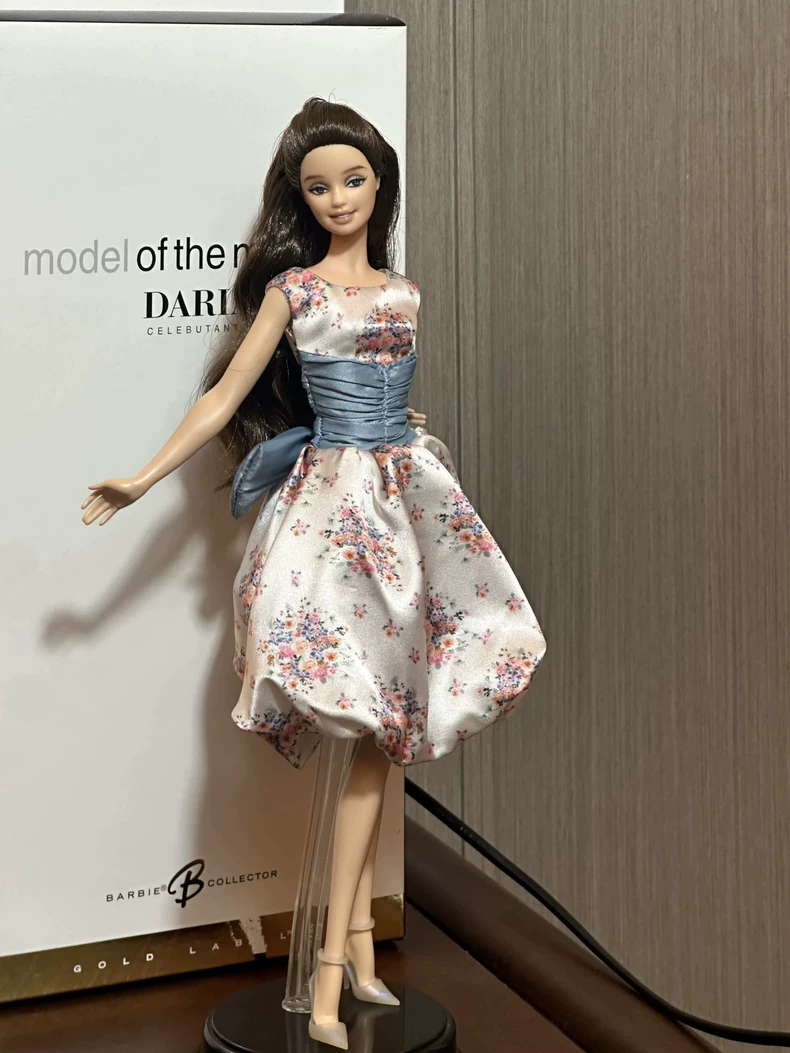 Vintage Floral Doll Dress – Elegant 1/6 Scale Miniature Gown with Detachable Accessories - Image 2