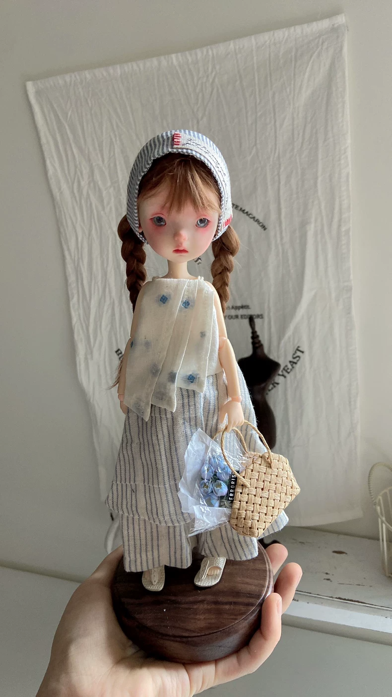 Chic Floral Blythe Doll Outfit: Sleeveless Top & Capri Pants Set for OB22 OB24 Azon - Image 1