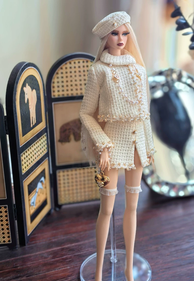 Elegant 1/6 BJD Doll Outfit – Luxe Cream Bouclé Ensemble with Gold Accents & Heart Necklace - Image 1