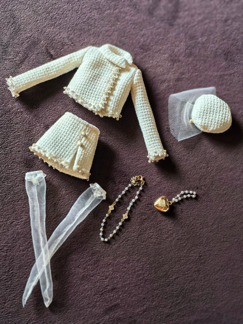 Elegant 1/6 BJD Doll Outfit – Luxe Cream Bouclé Ensemble with Gold Accents & Heart Necklace - Image 3