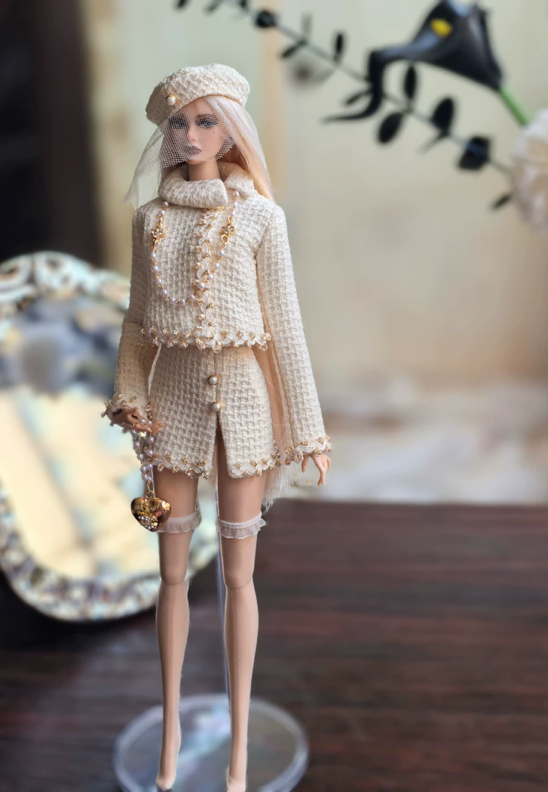 Elegant 1/6 BJD Doll Outfit – Luxe Cream Bouclé Ensemble with Gold Accents & Heart Necklace - Image 4