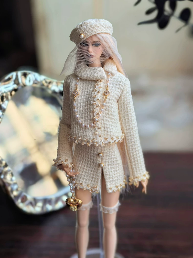 Elegant 1/6 BJD Doll Outfit – Luxe Cream Bouclé Ensemble with Gold Accents & Heart Necklace - Image 6