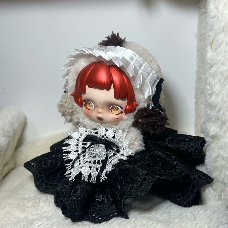 Elegant Skullpanda Doll Outfit: Lace & Plush Black & White Ensemble for 10-15cm Collectibles - Image 1