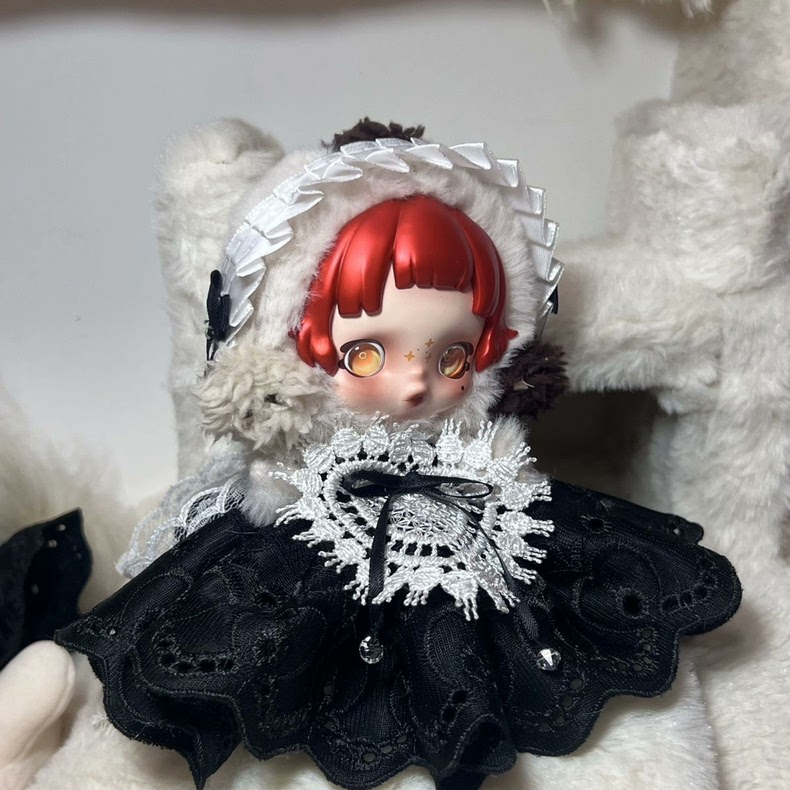 Elegant Skullpanda Doll Outfit: Lace & Plush Black & White Ensemble for 10-15cm Collectibles - Image 4